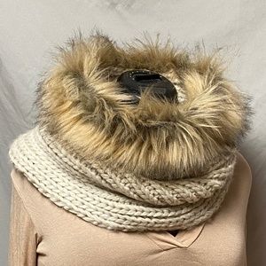 Simon Chang chunky knit neck warmer